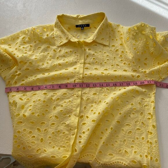 FORE Yellow Eyelet Lace Button-Up Blouse | Scallop Hem Short Sleeve Top Size M - Picture 4 of 4